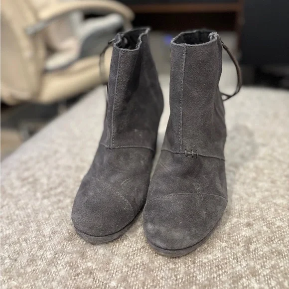 Toms Desert Suede Wedge Boots. Size 9 - Picture 3 of 5